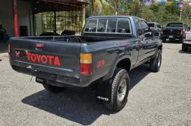 1991 Toyota pickup 4x4 standard v6